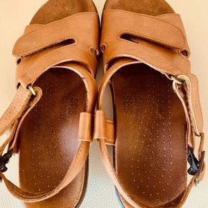 SAS Women Huggy Sandals Sz 7.5